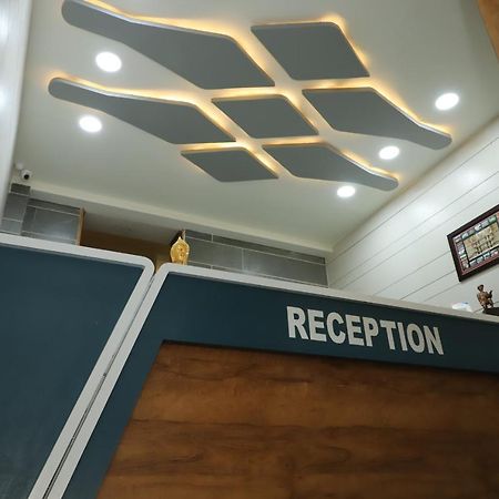 Hotel Dolphin Residency Patan  ภายนอก รูปภาพ