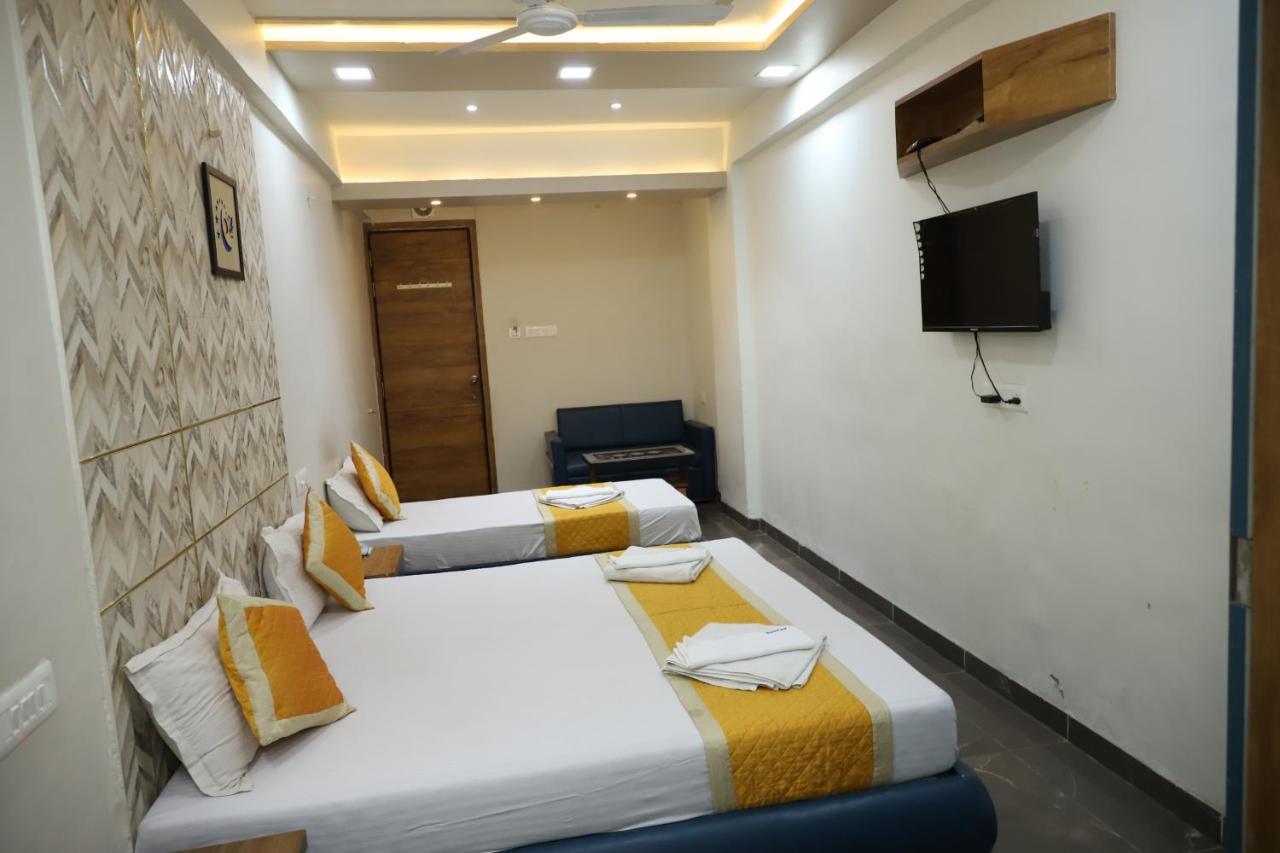 Hotel Dolphin Residency Patan  ภายนอก รูปภาพ
