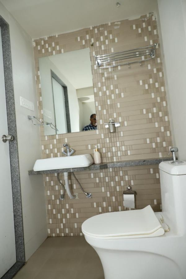 Hotel Dolphin Residency Patan  ภายนอก รูปภาพ
