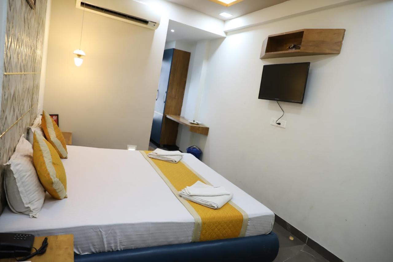 Hotel Dolphin Residency Patan  ภายนอก รูปภาพ