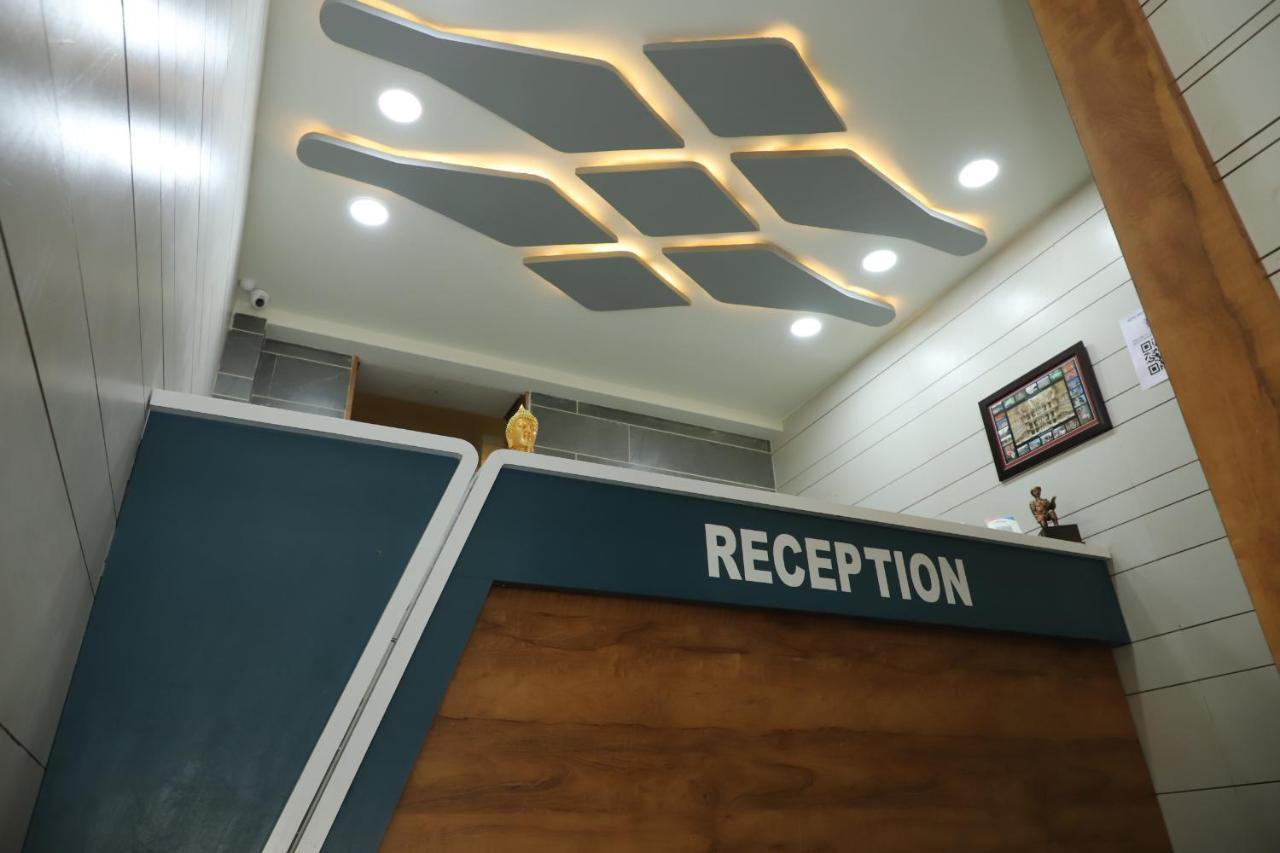 Hotel Dolphin Residency Patan  ภายนอก รูปภาพ