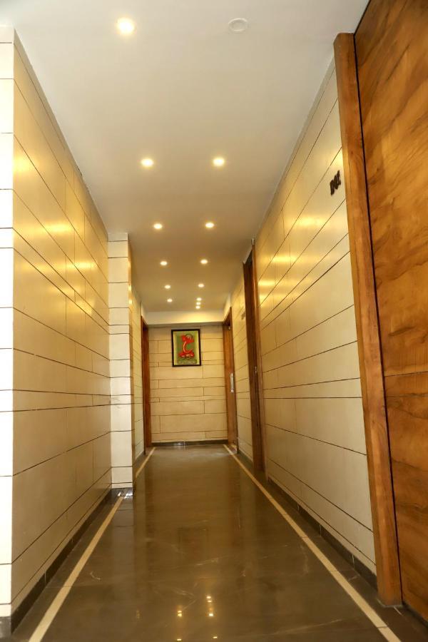 Hotel Dolphin Residency Patan  ภายนอก รูปภาพ