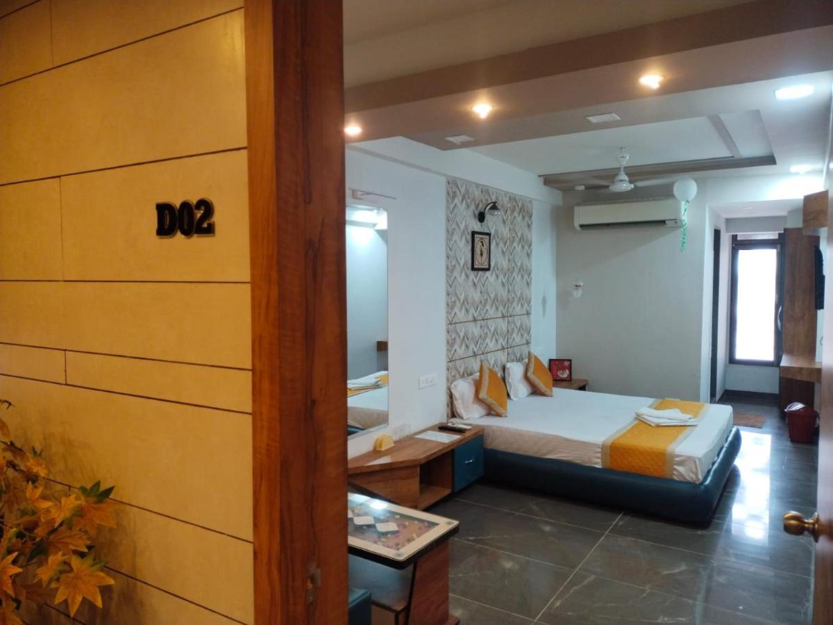 Hotel Dolphin Residency Patan  ภายนอก รูปภาพ