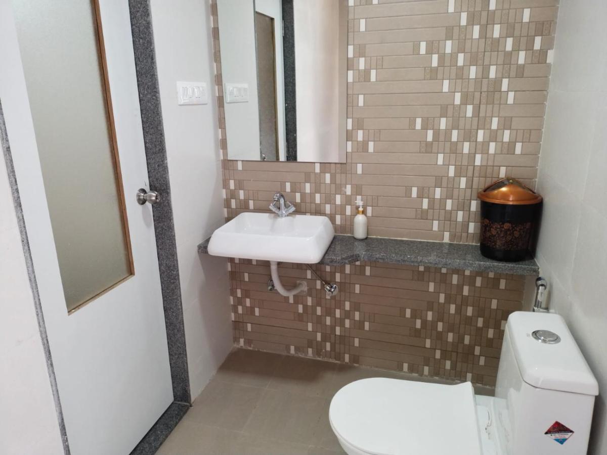 Hotel Dolphin Residency Patan  ภายนอก รูปภาพ
