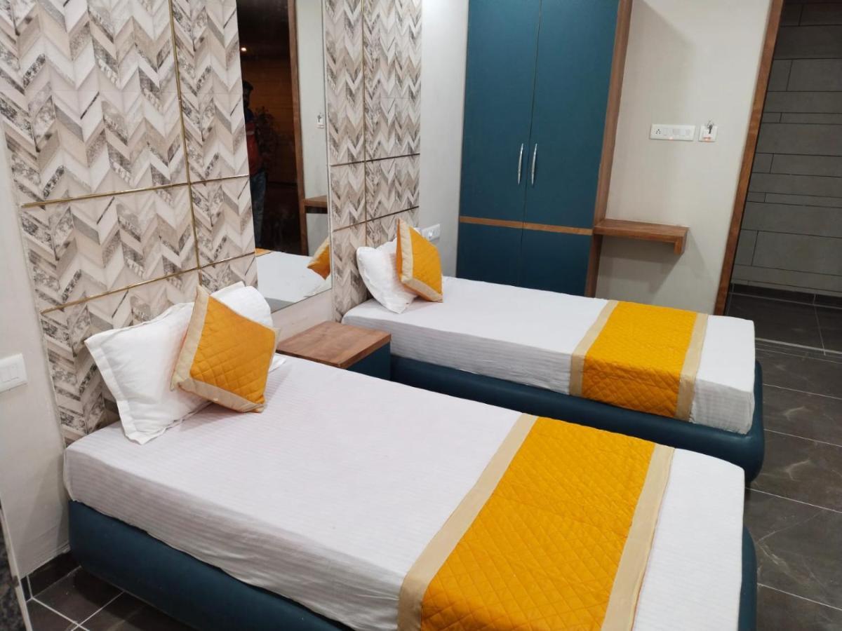 Hotel Dolphin Residency Patan  ภายนอก รูปภาพ