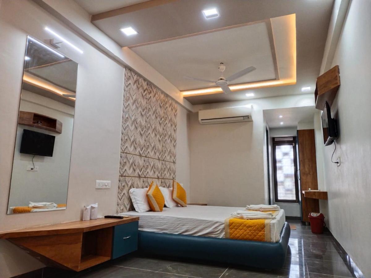 Hotel Dolphin Residency Patan  ภายนอก รูปภาพ