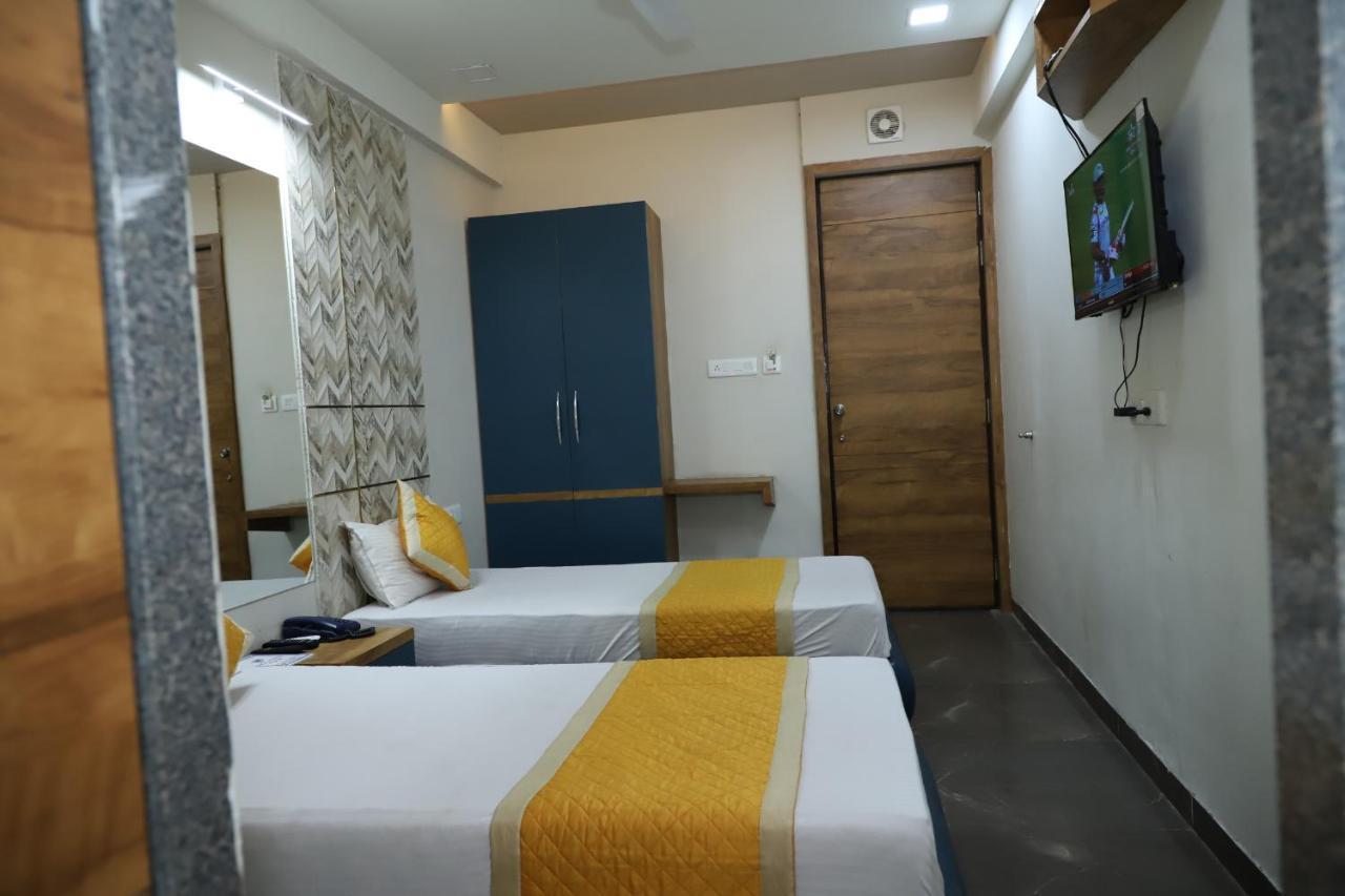 Hotel Dolphin Residency Patan  ภายนอก รูปภาพ