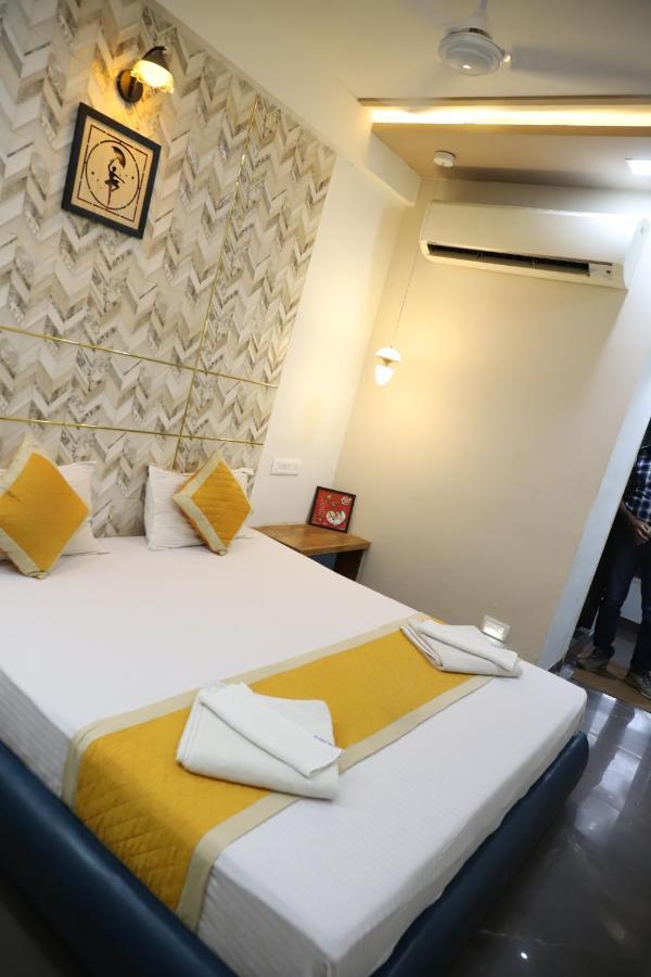 Hotel Dolphin Residency Patan  ภายนอก รูปภาพ