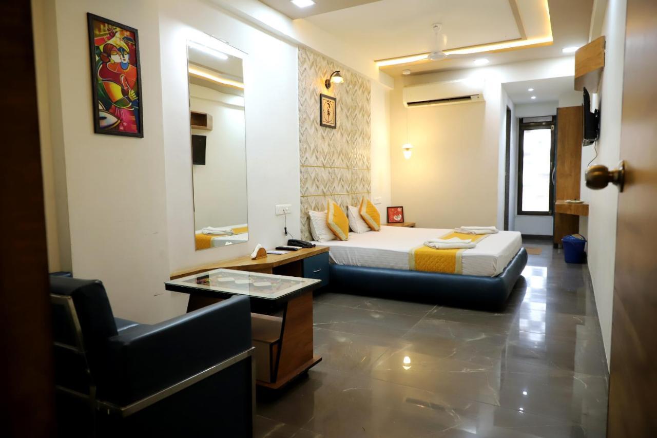 Hotel Dolphin Residency Patan  ภายนอก รูปภาพ