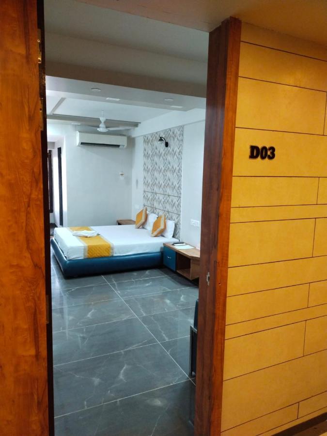 Hotel Dolphin Residency Patan  ภายนอก รูปภาพ