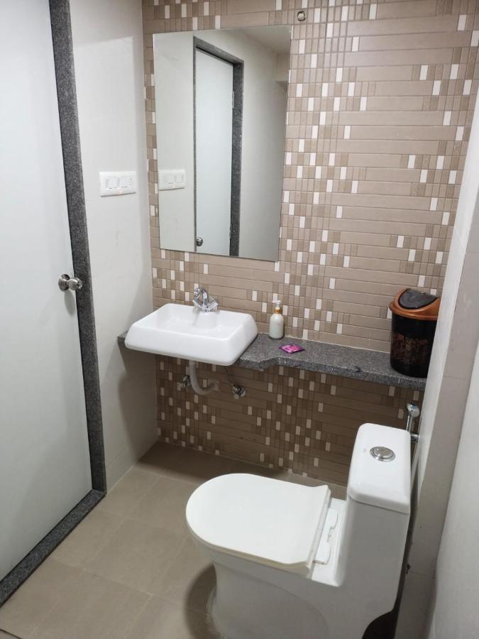 Hotel Dolphin Residency Patan  ภายนอก รูปภาพ